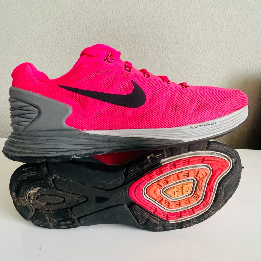 Nike Pink and Black Athletic Shoes Modern Design - Picture 10 of 11
